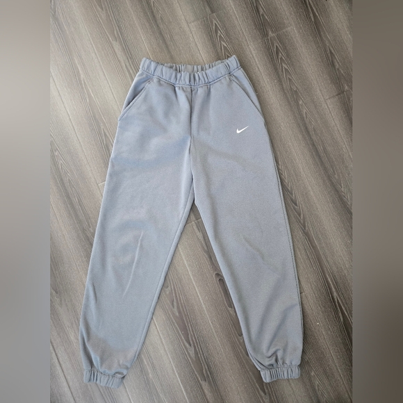 Nike Gray Jogger Sweatpants with Elastic Waistband/Kids - Picture 3 of 8